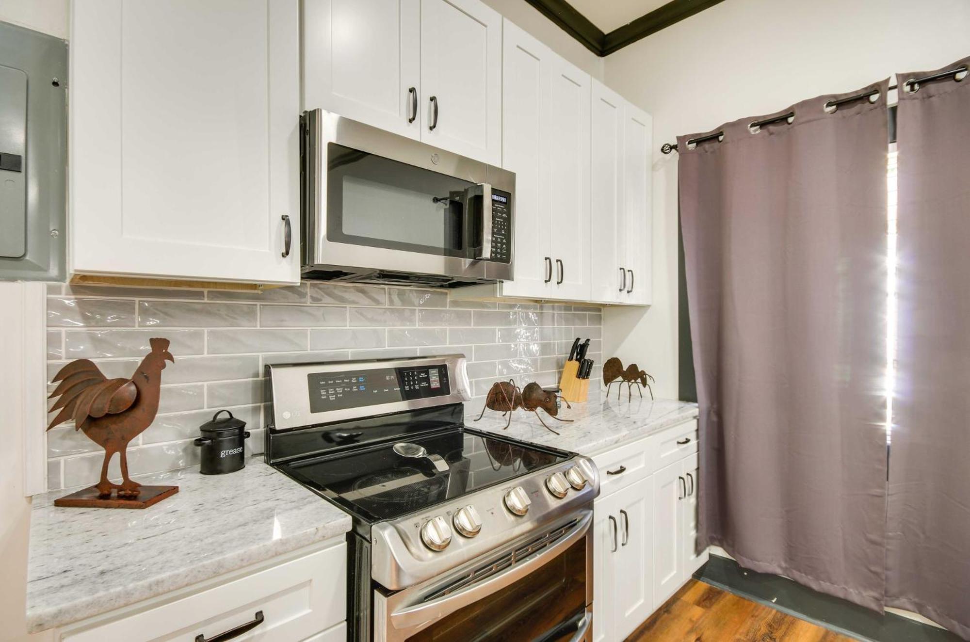 Updated Greenwood Cottage Apt Less Than 1 Mi To Dtwn! エクステリア 写真